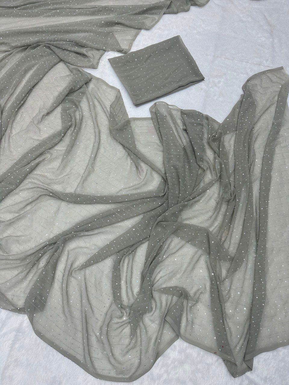 Modern touch ,Here we Presenting Exclusive saree