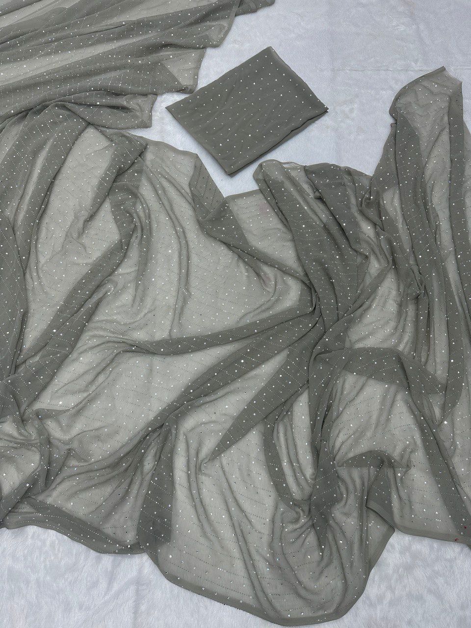 Modern touch ,Here we Presenting Exclusive saree