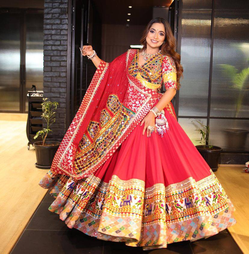 NEW NAVRATRI SPECIAL DESIGNER PRINTED LAHENGA CHOL