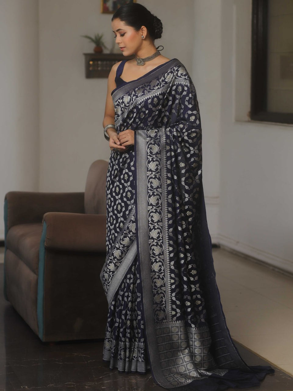 Elegant Banarasi Silk Saree with Silver Zari Weaving & Rich Pallu