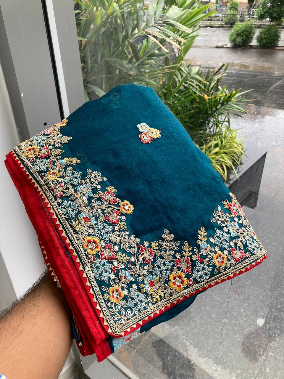 Elegant Fendy Chiffon Silk Embroidered Saree with C-Pallu