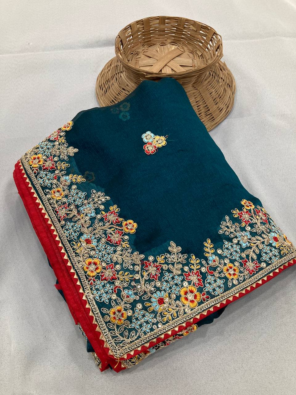 Elegant Fendy Chiffon Silk Embroidered Saree with C-Pallu